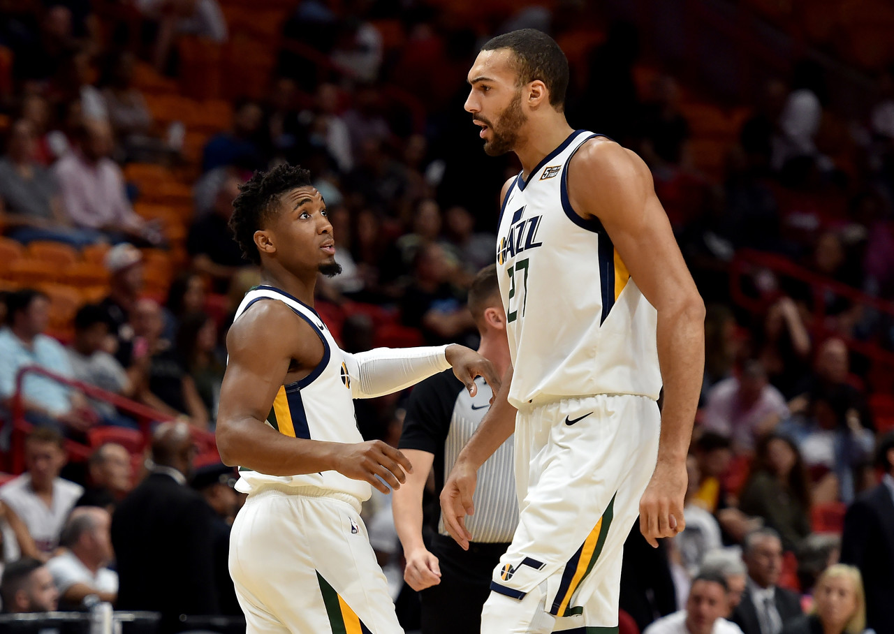 期曾并肩作 期曾并肩作