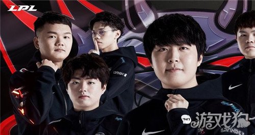 在与丹麦队 在与丹麦队