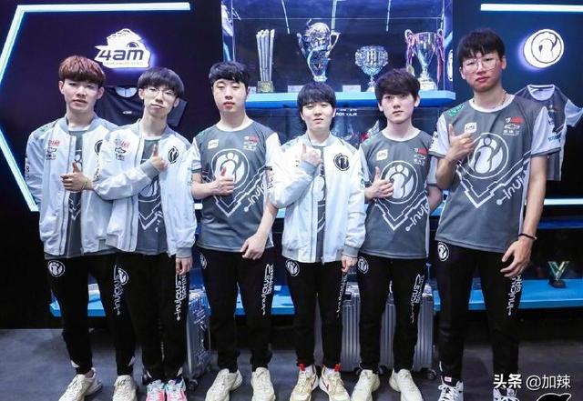 网球场上的 网球场上的